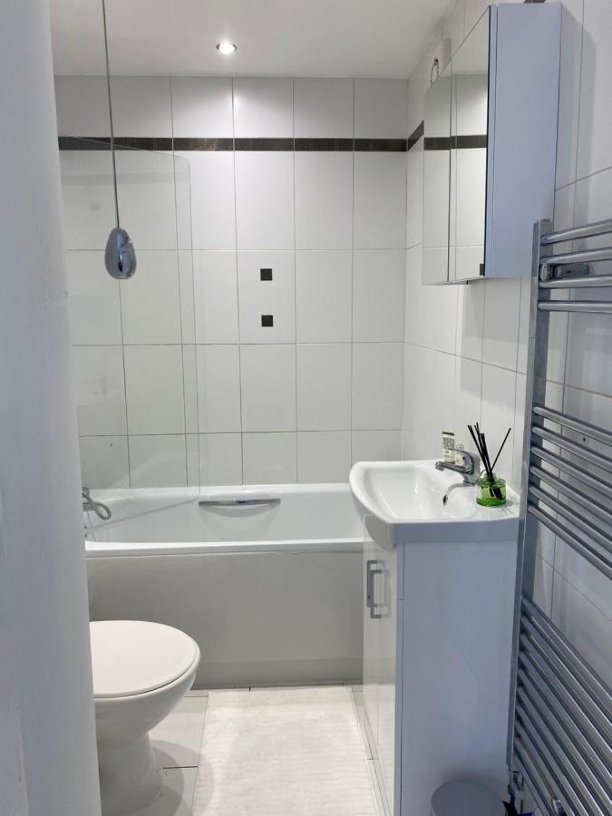 Central Leeds Townhouse With Private Roof Garden Sleeps 4 Bagian luar foto