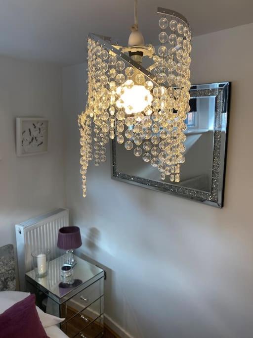 Central Leeds Townhouse With Private Roof Garden Sleeps 4 Bagian luar foto