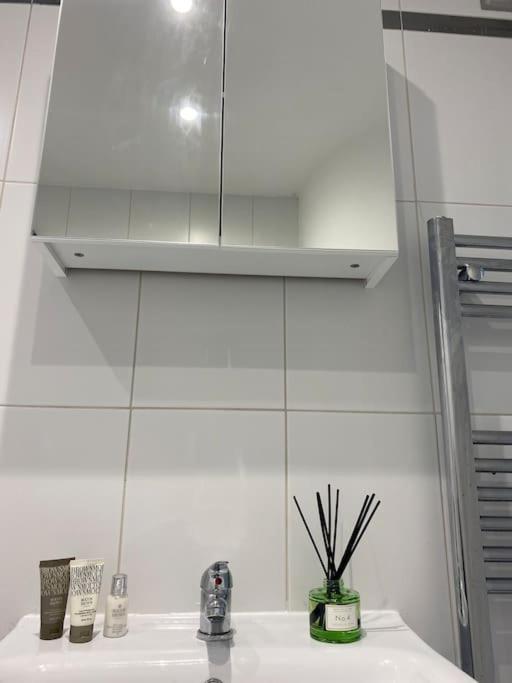 Central Leeds Townhouse With Private Roof Garden Sleeps 4 Bagian luar foto
