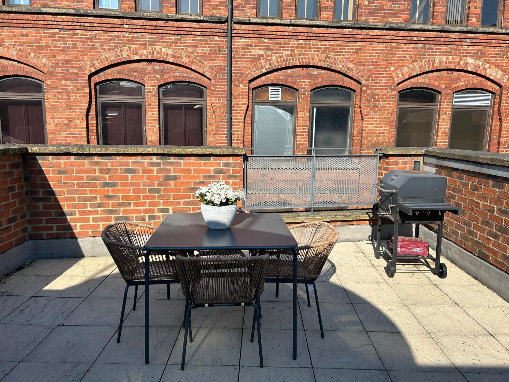 Central Leeds Townhouse With Private Roof Garden Sleeps 4 Bagian luar foto
